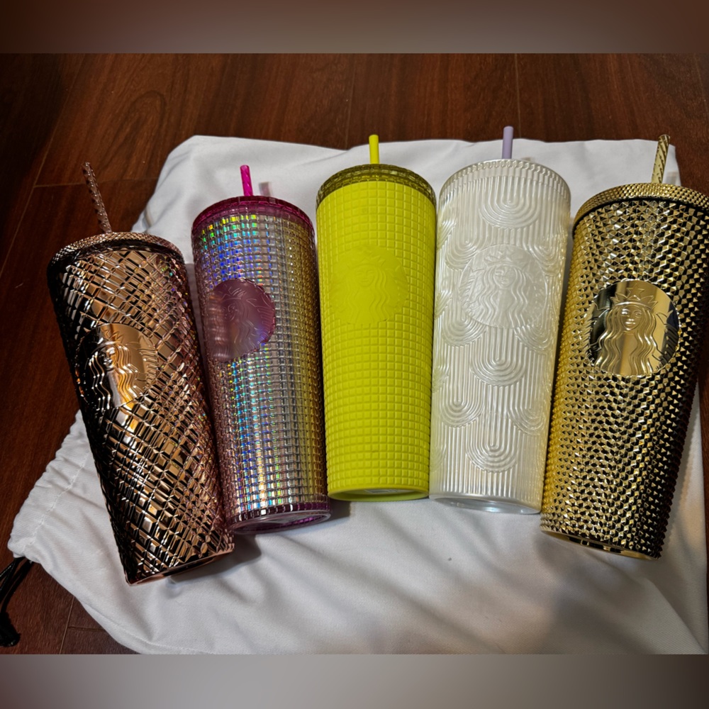 5 Starbucks cups - different colors .